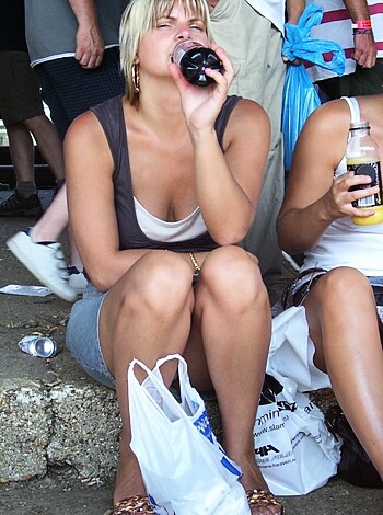 Upskirt for real voyeur 14 - Photo 3