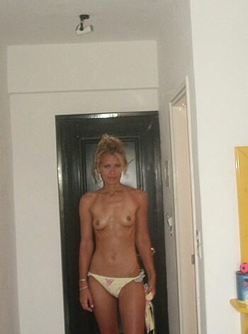 Perfect blond Milf  - Photo 23