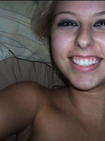 Super cute blonde girl - Photo 3