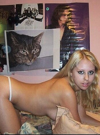 Super cute blonde girl - Photo 14