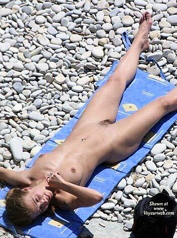 voyer teens on the beach  - Photo 19