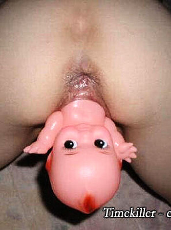 Amateurs girl and her crazy,bizarre insertion pics - Photo 11