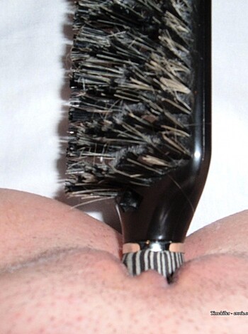 Amateurs girl and her crazy,bizarre insertion pics - Photo 13