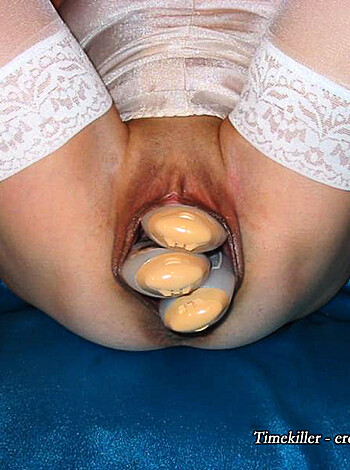 Amateurs girl and her crazy,bizarre insertion pics - Photo 22