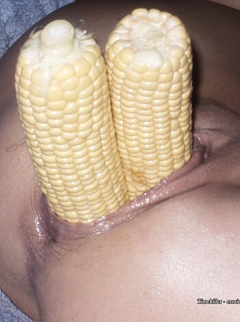 Amateurs girl and her crazy,bizarre insertion pics - Photo 23