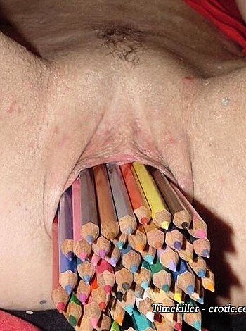 Amateurs girl and her crazy,bizarre insertion pics - Photo 28