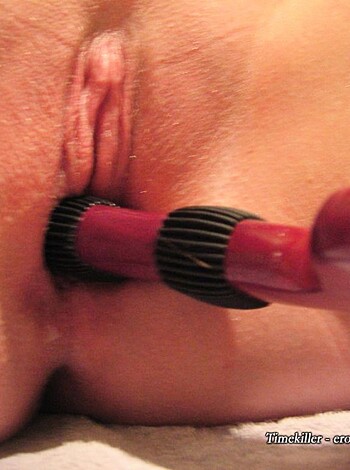 Amateurs girl and her crazy,bizarre insertion pics - Photo 49