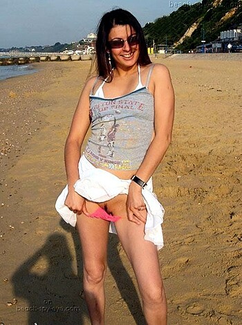 Naked girls on the beach dziewczyny nago na plazy - Photo 2