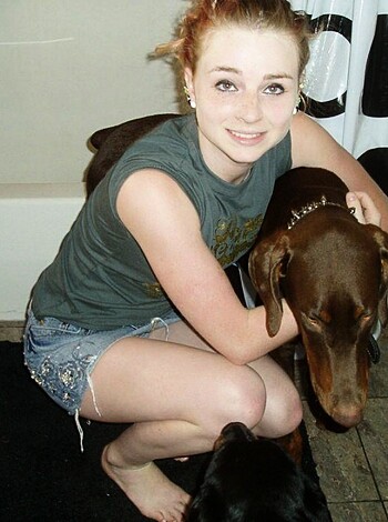 Young naked girlfriend showing pussy at home - Photo 12
