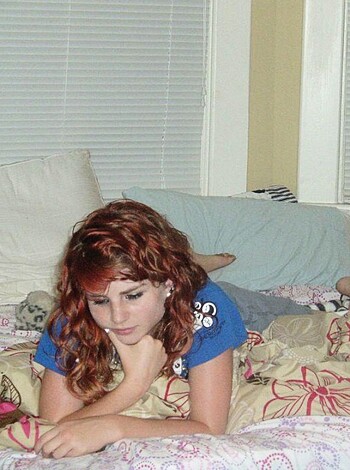 Young naked girlfriend showing pussy at home - Photo 56