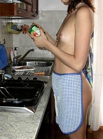 Naked Amateur Girls Cook in the Kitchen - Photo 29