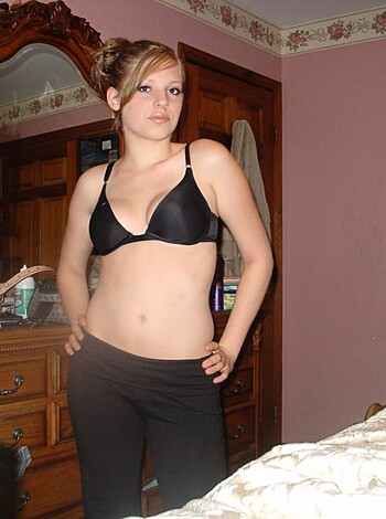 Lesbian amateur college girl 18yo  - Photo 2