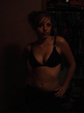 Lesbian amateur college girl 18yo  - Photo 3