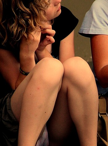 Voyeur upskirt in florence-mother and daughter  - Photo 16