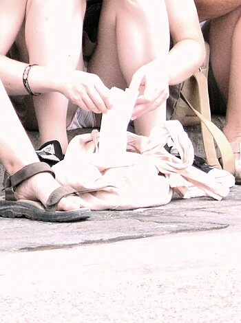Voyeur upskirt in florence-mother and daughter  - Photo 22