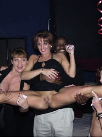 Party Upskirt - Photo 22