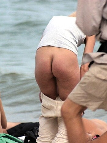 Voyeur - beach dressing  - Photo 20