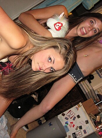 girlfriends party - Photo 30