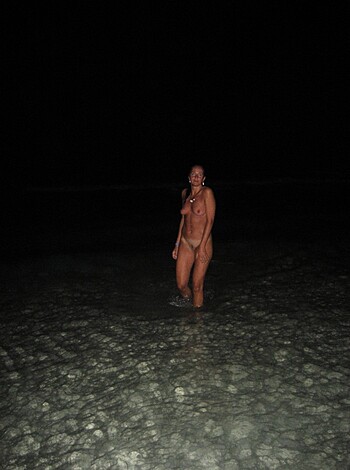 Vacation with girlfriend under palms - Photo 10