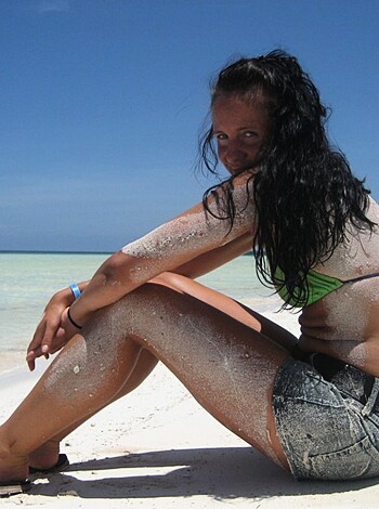 Vacation with girlfriend under palms - Photo 11