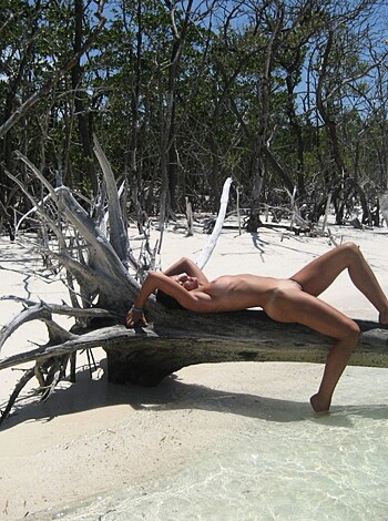 Vacation with girlfriend under palms - Photo 15