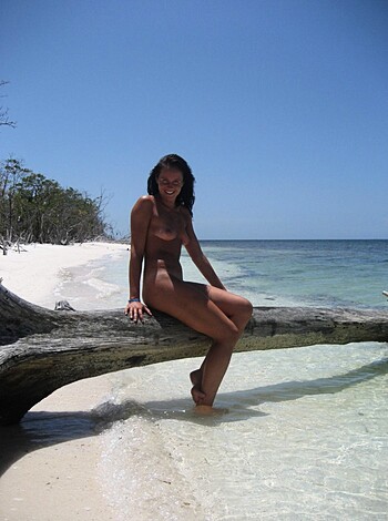Vacation with girlfriend under palms - Photo 17