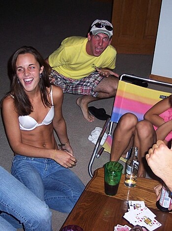 Amateurs: Strip Poker. Part 2.  - Photo 18