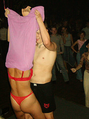 Amateurs: Stripping In The Nightclub. Part 3.  - Photo 11