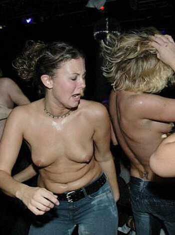 Amateurs: Stripping In The Nightclub. Part 3.  - Photo 12