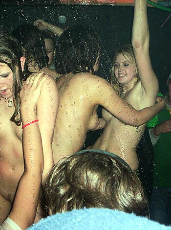 Amateurs: Stripping In The Nightclub. Part 3.  - Photo 33