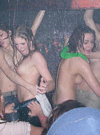 Party: Wet T-Shirt Contest - Photo 28
