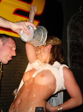 Party: Wet T-Shirt Contest - Photo 40