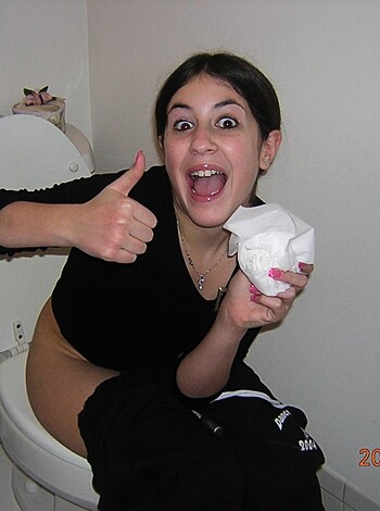 Accidental nudity and upskirt , oups - Photo 92