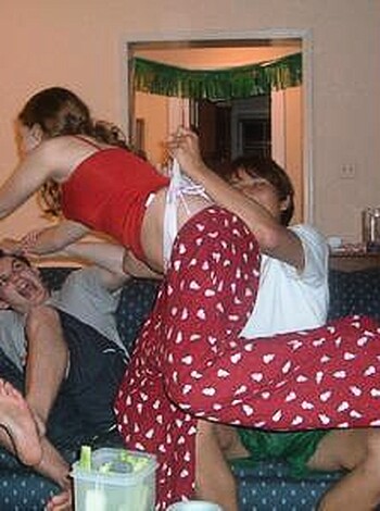Accidental nudity and upskirt , oups - Photo 93