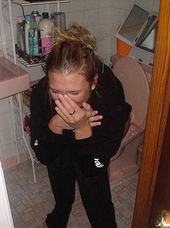 This picture shows a female bawling her eyes out while shitting on the toilet.
