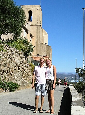 Young couple on vacation - Photo 1