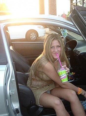 Voyeur - Out of car panty flash - Photo 15