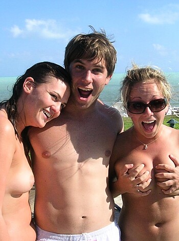Amateur topless girls on the beach No.11  - Photo 2