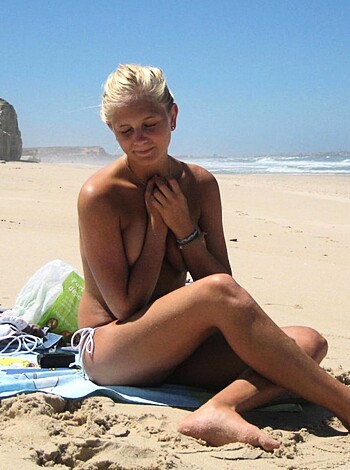 Amateur topless girls on the beach No.11  - Photo 4