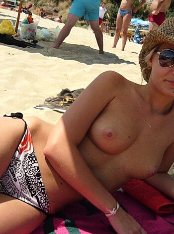 Amateur topless girls on the beach No.11  - Photo 9