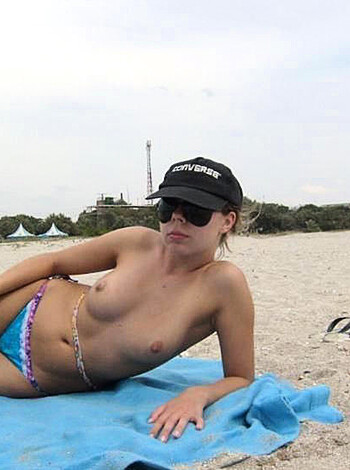 Amateur topless girls on the beach No.11  - Photo 7