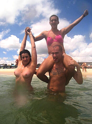 Amateur topless girls on the beach No.11  - Photo 22