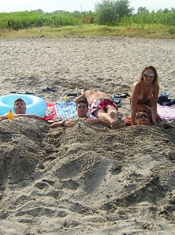 Amateur topless girls on the beach No.11  - Photo 34