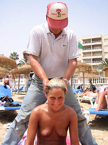 Amateur topless girls on the beach No.11  - Photo 46