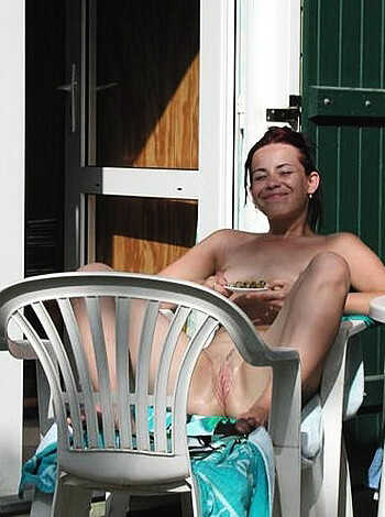 Young nudists and theirs hot summer at the water - Photo 5