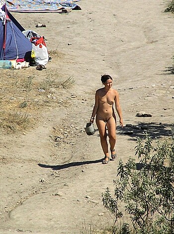 Voyeur at Nudistbeach / Amateur nudist girls  - Photo 38