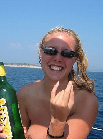 Nudist girls take a drink at the beach  - Photo 14