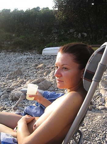 Nudist girls take a drink at the beach  - Photo 41