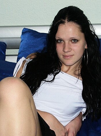 Nice ex girl Chantal on blue bed  - Photo 2