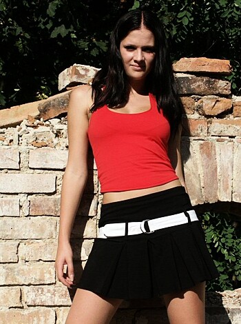 Nice ex girl Chantal outside at ruine  - Photo 3